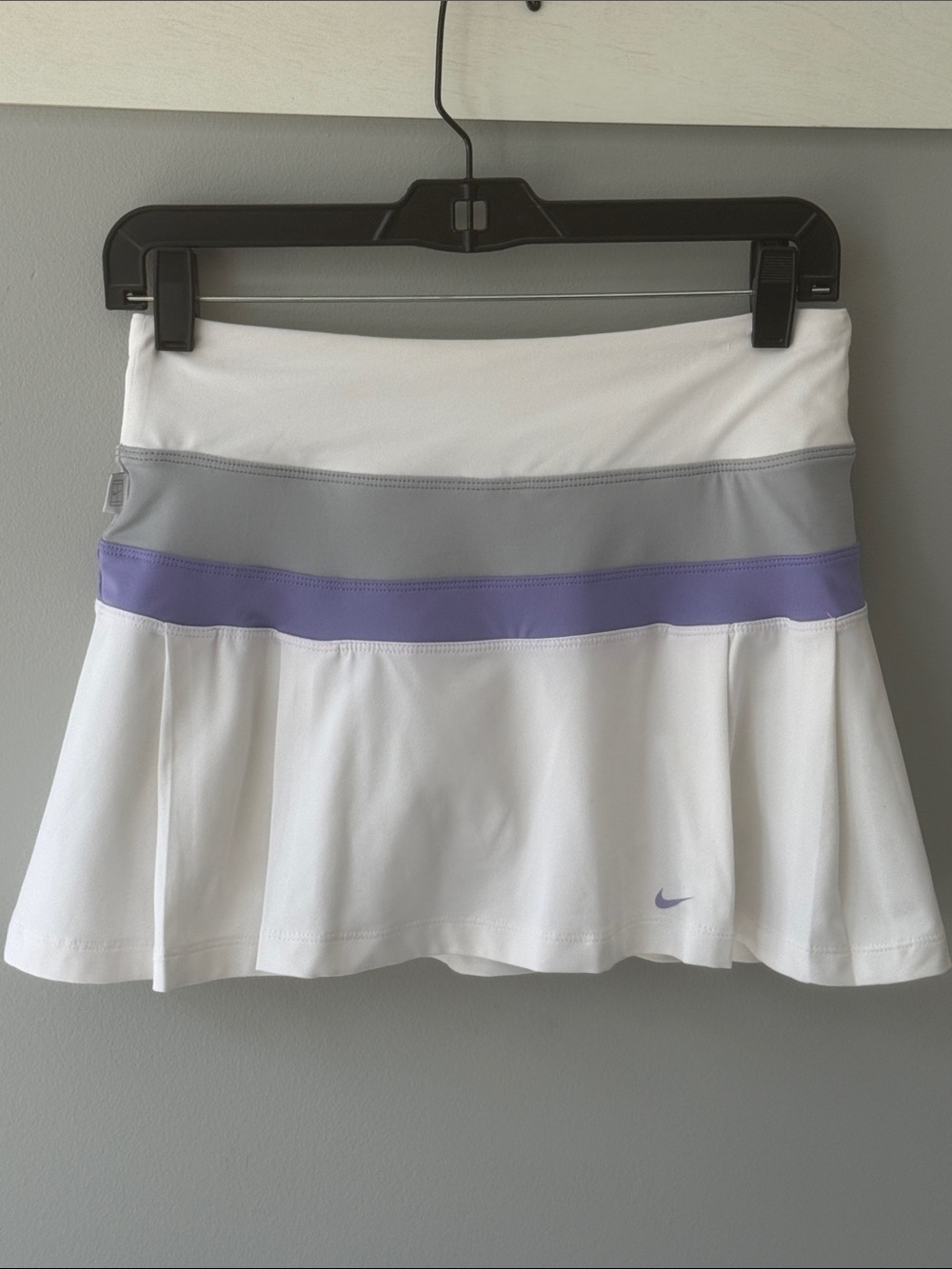 Nike White Athletic DropPleat Tennis Skirt Skort w/Gray & Lilac Purple Stripe-S